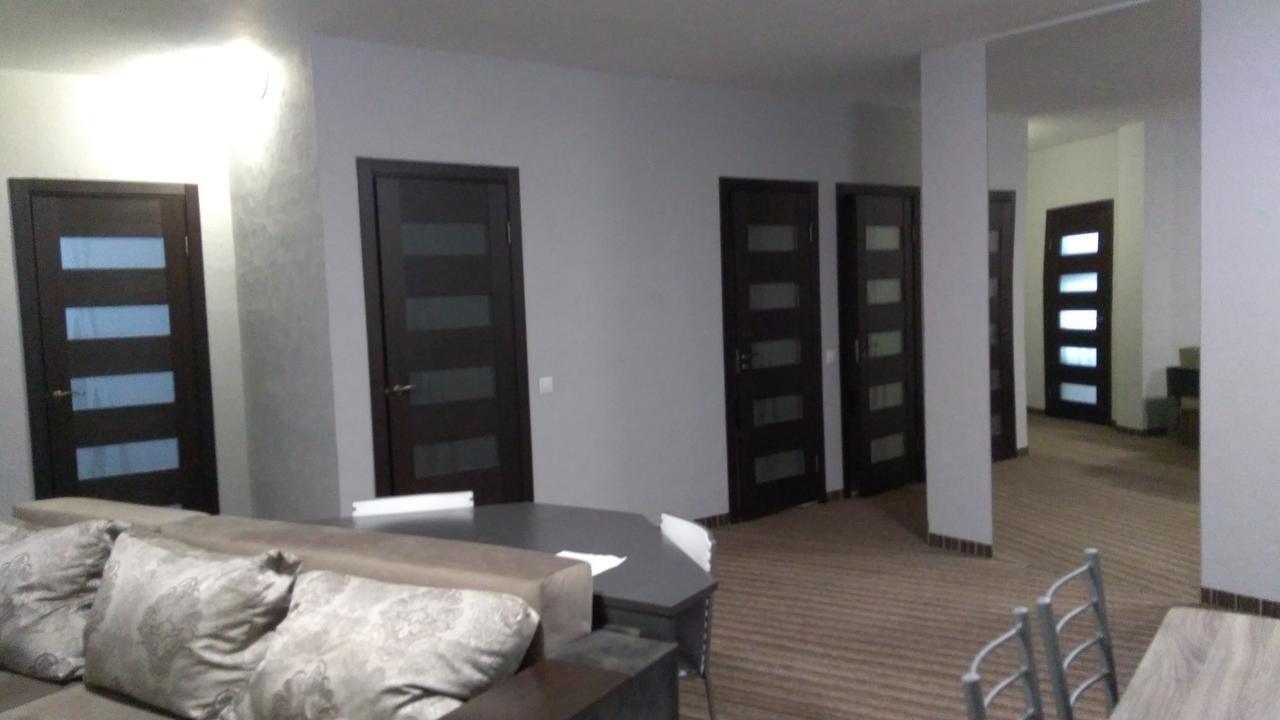 Hostel On Dragomanova 27 Rivne Ngoại thất bức ảnh
